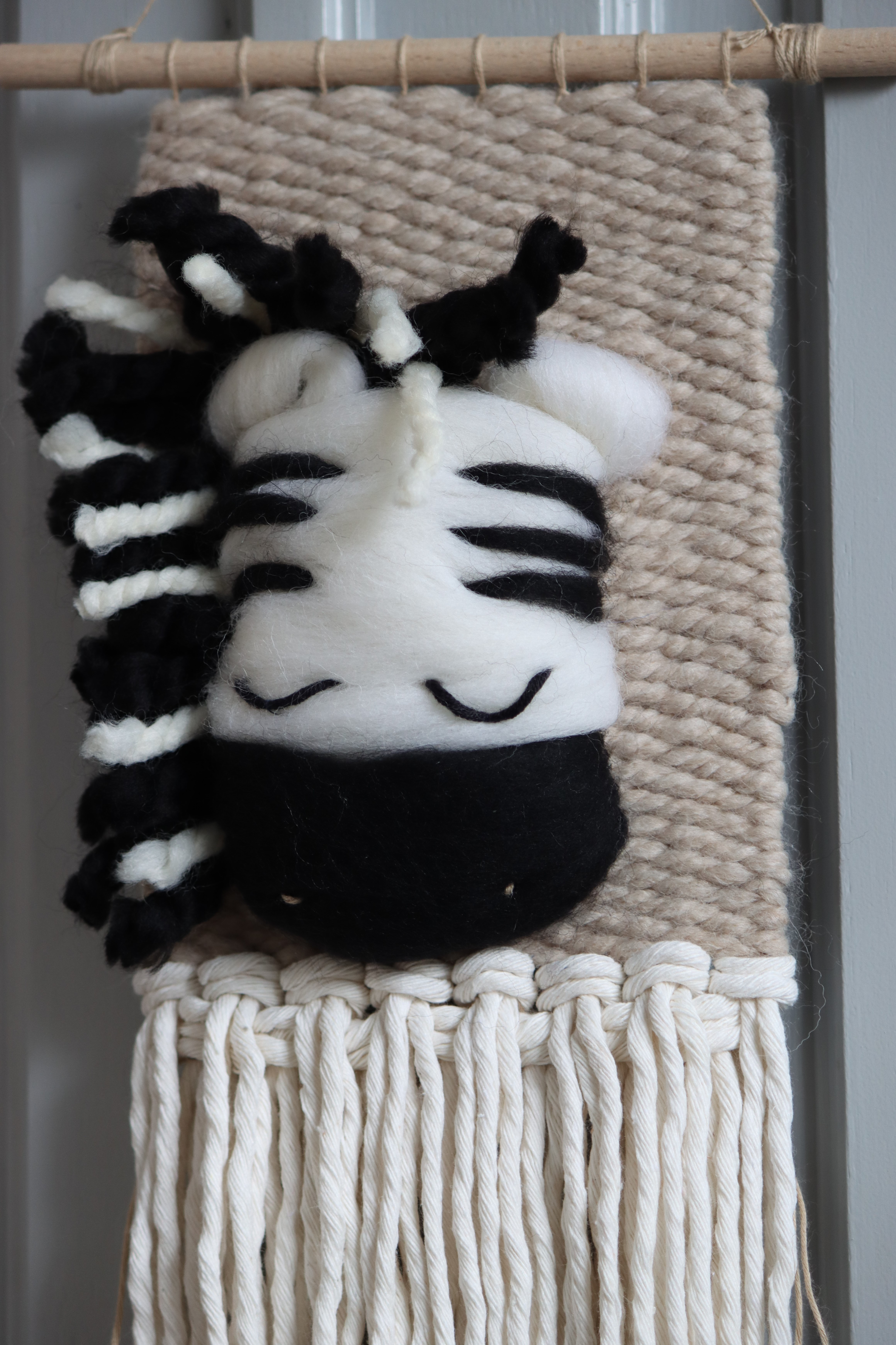 Makatka zebra, makrama dla chłopca, zawieszka na ścianę